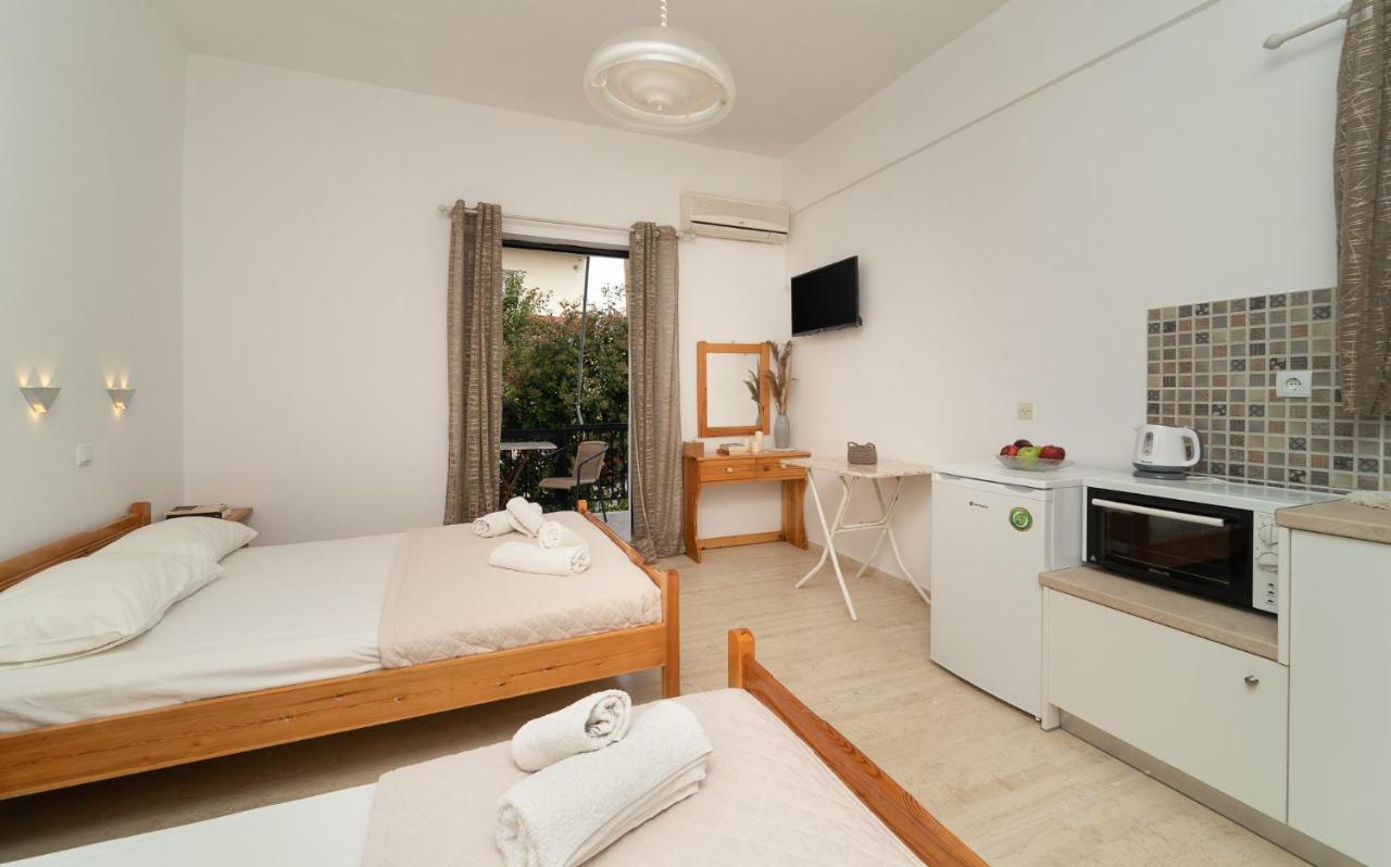 Tsimiklis Apartments Finikounta Exterior foto